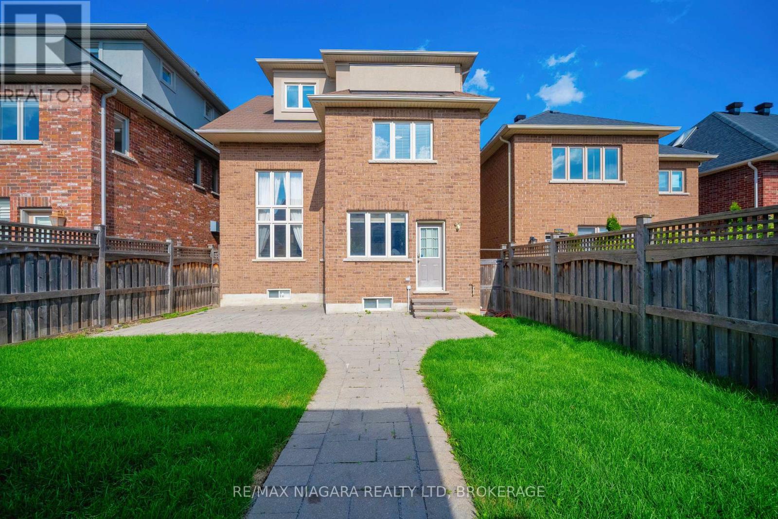 Photo 48 of 40 Dungannon Drive, Markham ON