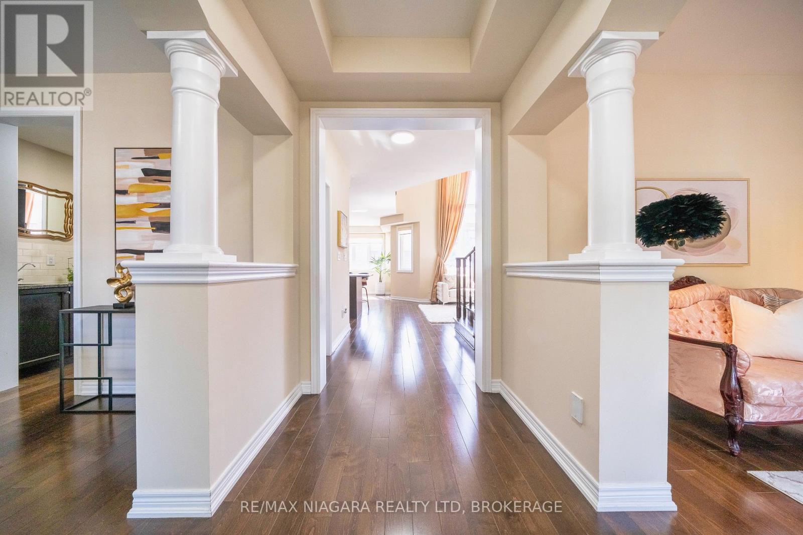 Photo 5 of 40 Dungannon Drive, Markham ON