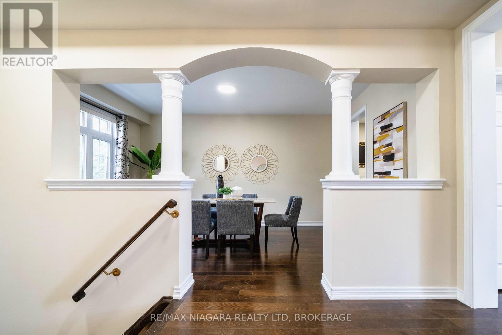 Photo 8 of 40 Dungannon Drive, Markham ON