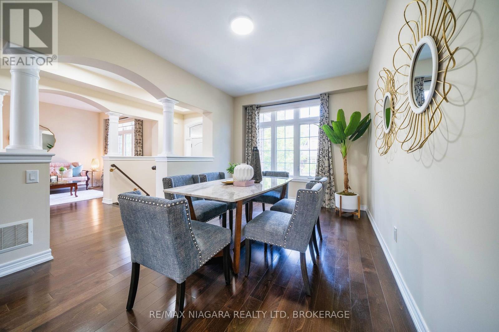 Photo 9 of 40 Dungannon Drive, Markham ON