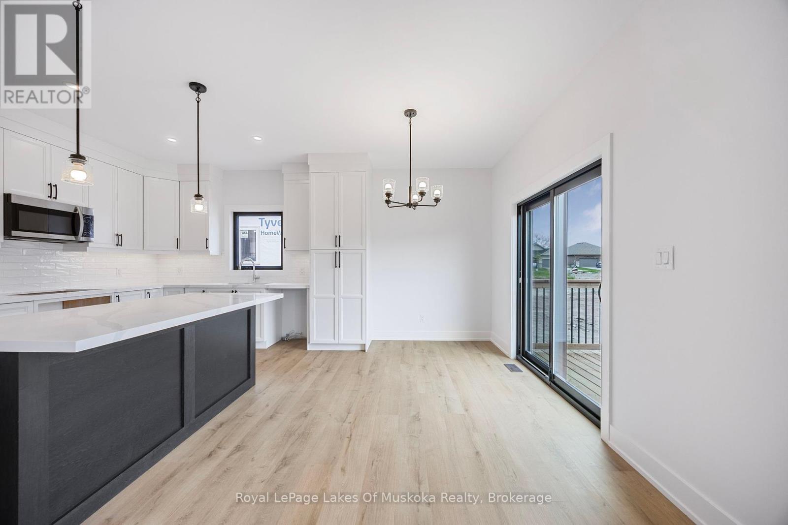Photo 12 of 126 Brandon Avenue, Severn ON