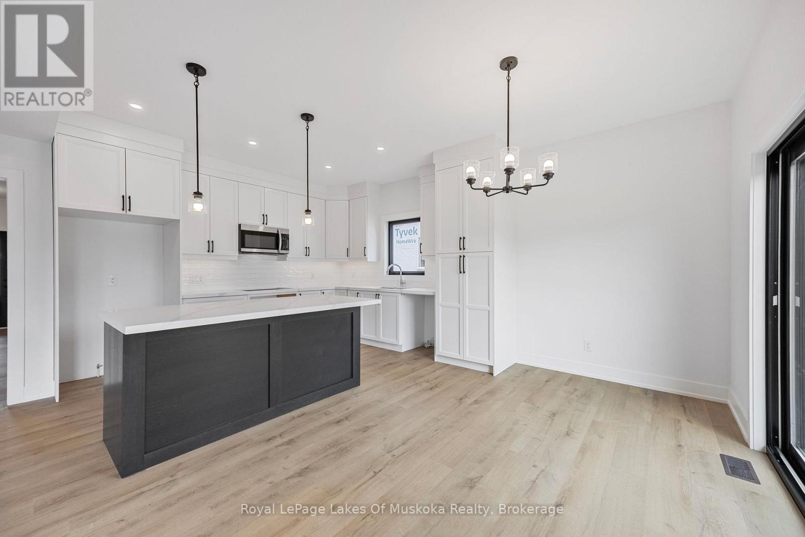 Photo 13 of 126 Brandon Avenue, Severn ON