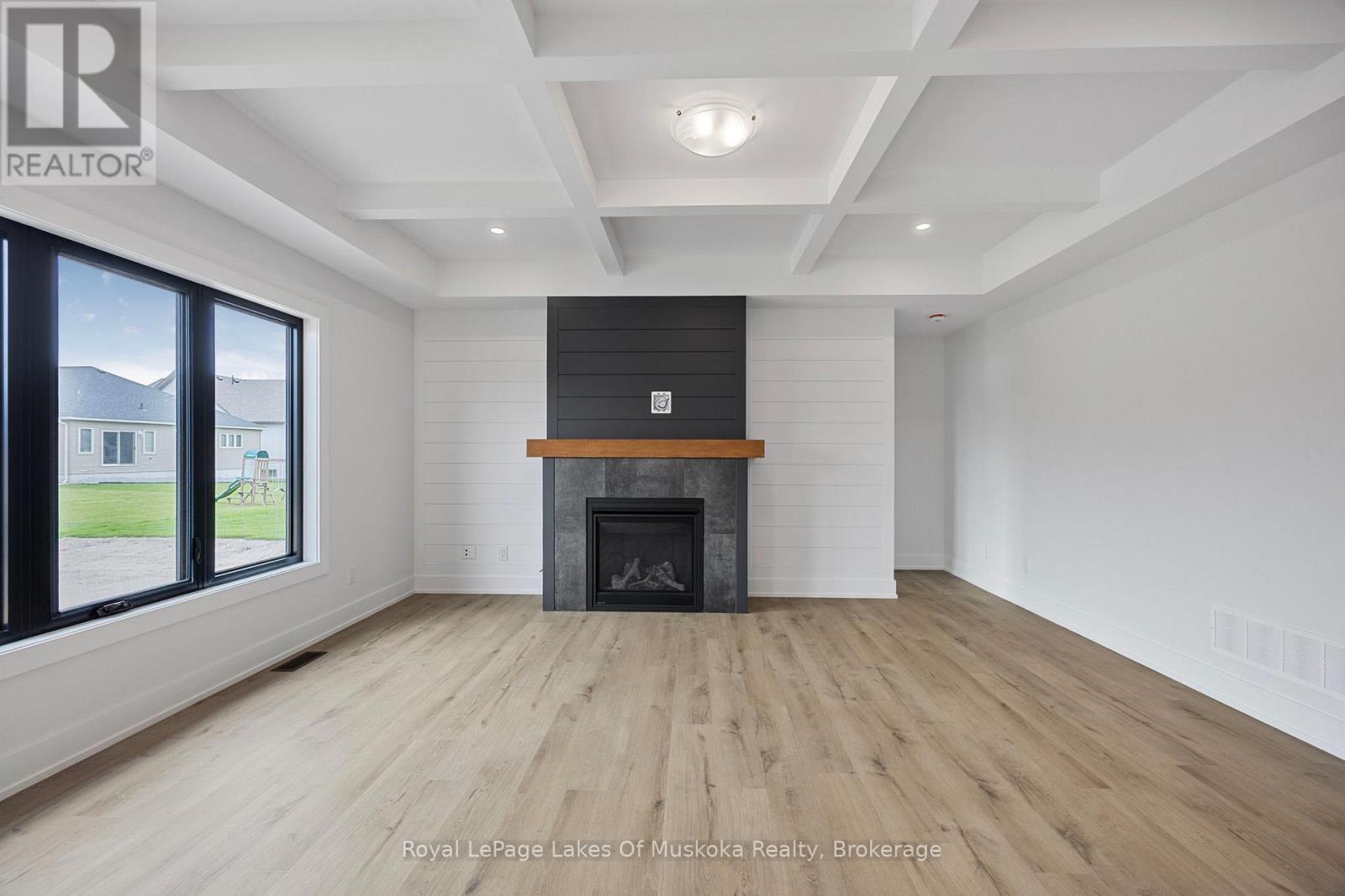 Photo 15 of 126 Brandon Avenue, Severn ON