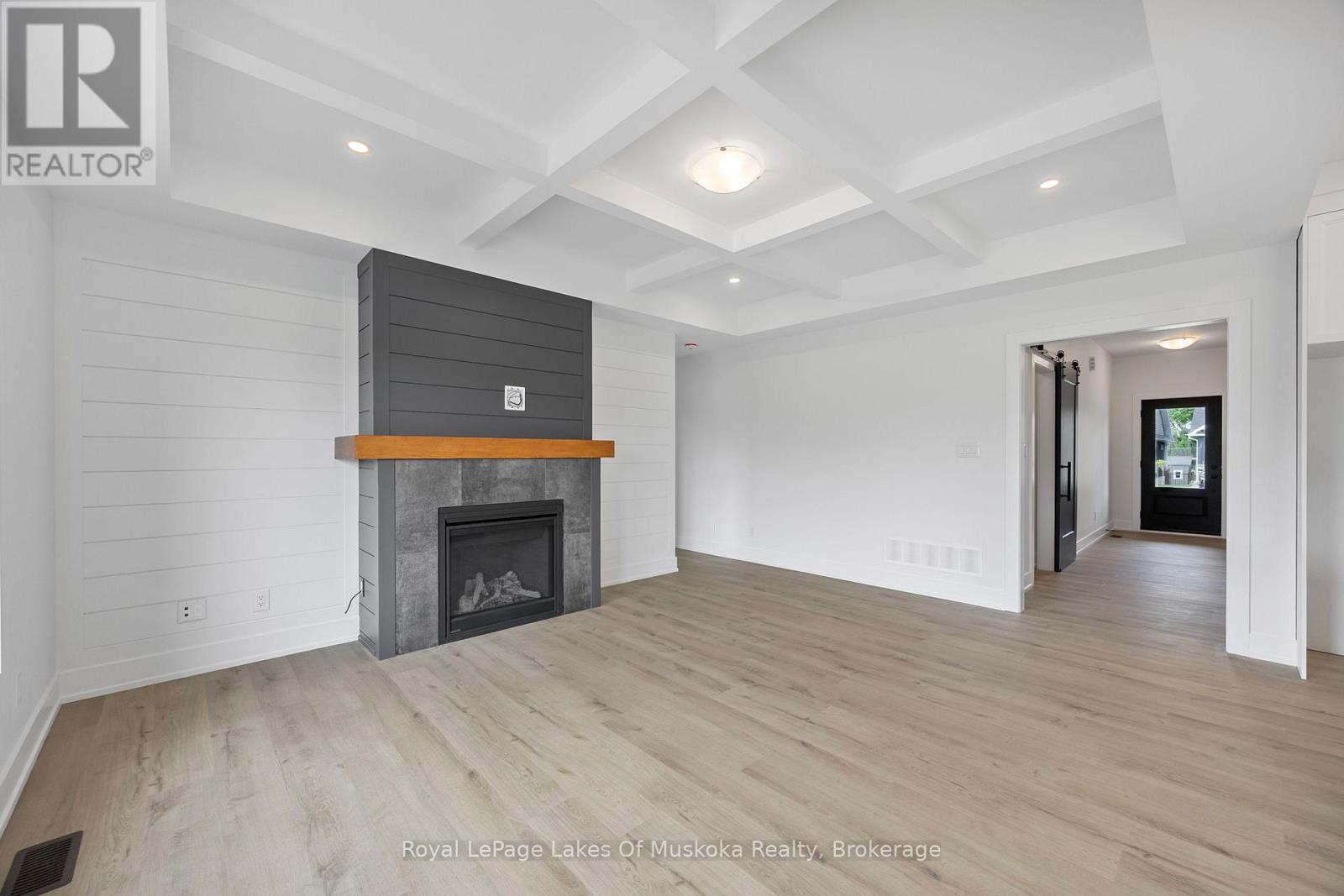Photo 16 of 126 Brandon Avenue, Severn ON