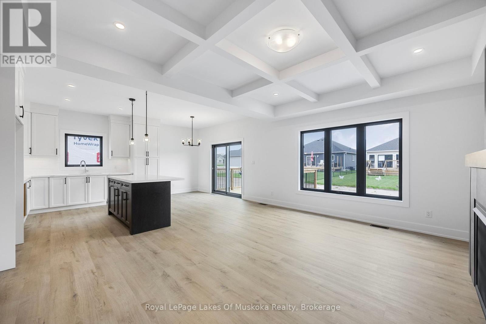 Photo 18 of 126 Brandon Avenue, Severn ON