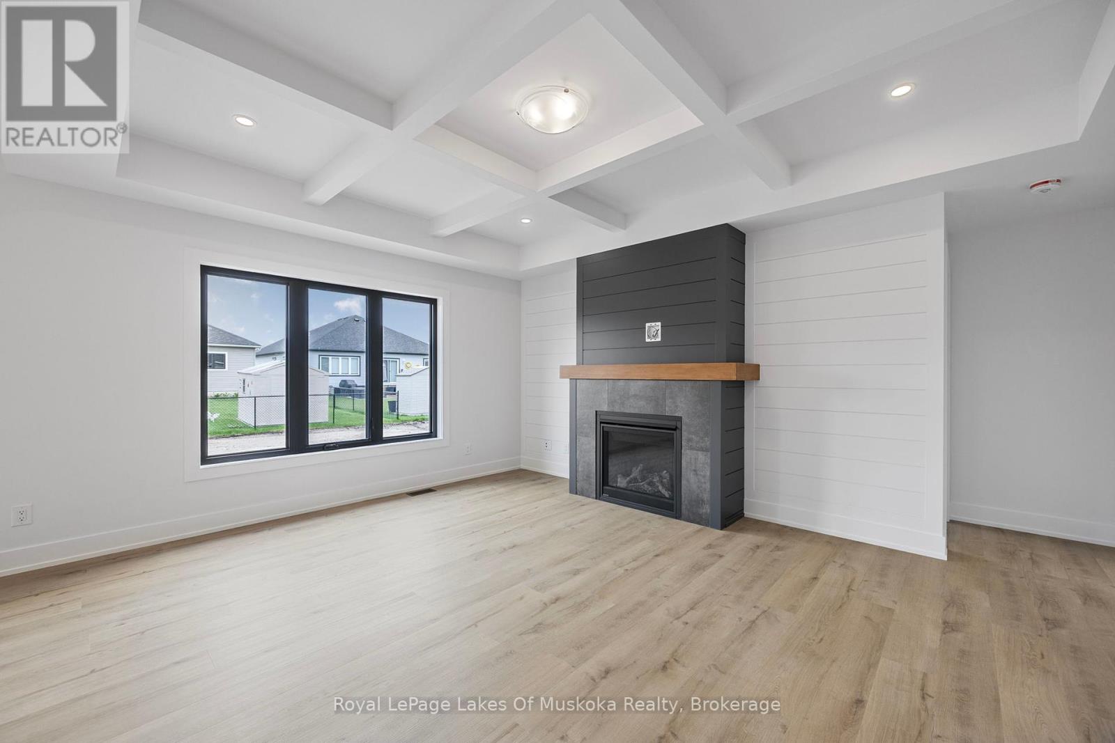 Photo 19 of 126 Brandon Avenue, Severn ON