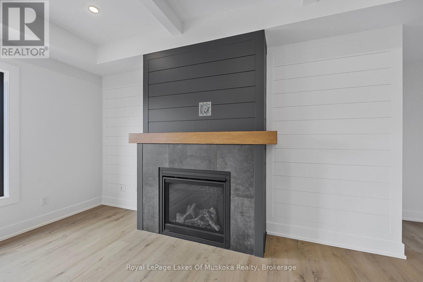 Photo 20 of 126 Brandon Avenue, Severn ON