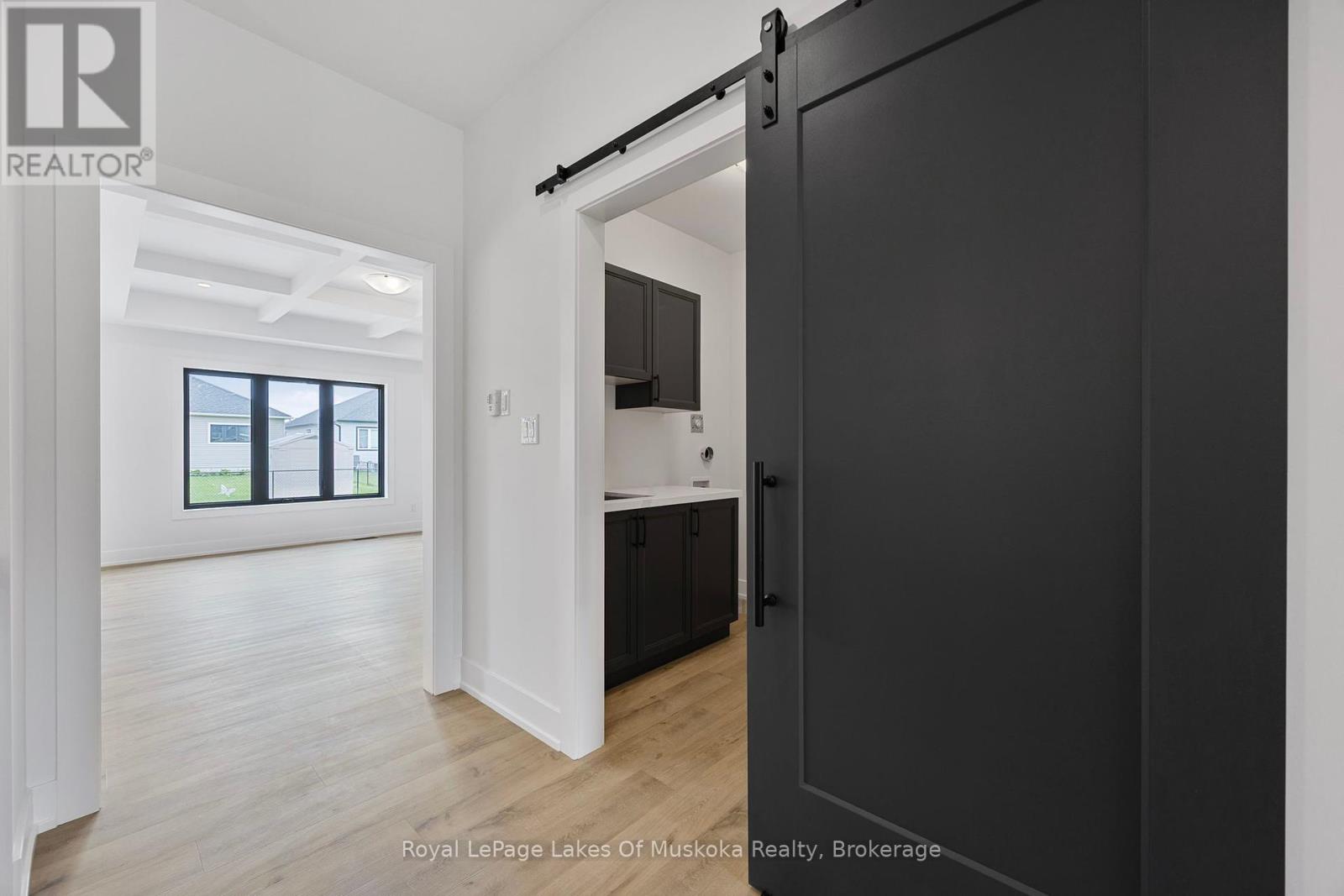 Photo 21 of 126 Brandon Avenue, Severn ON