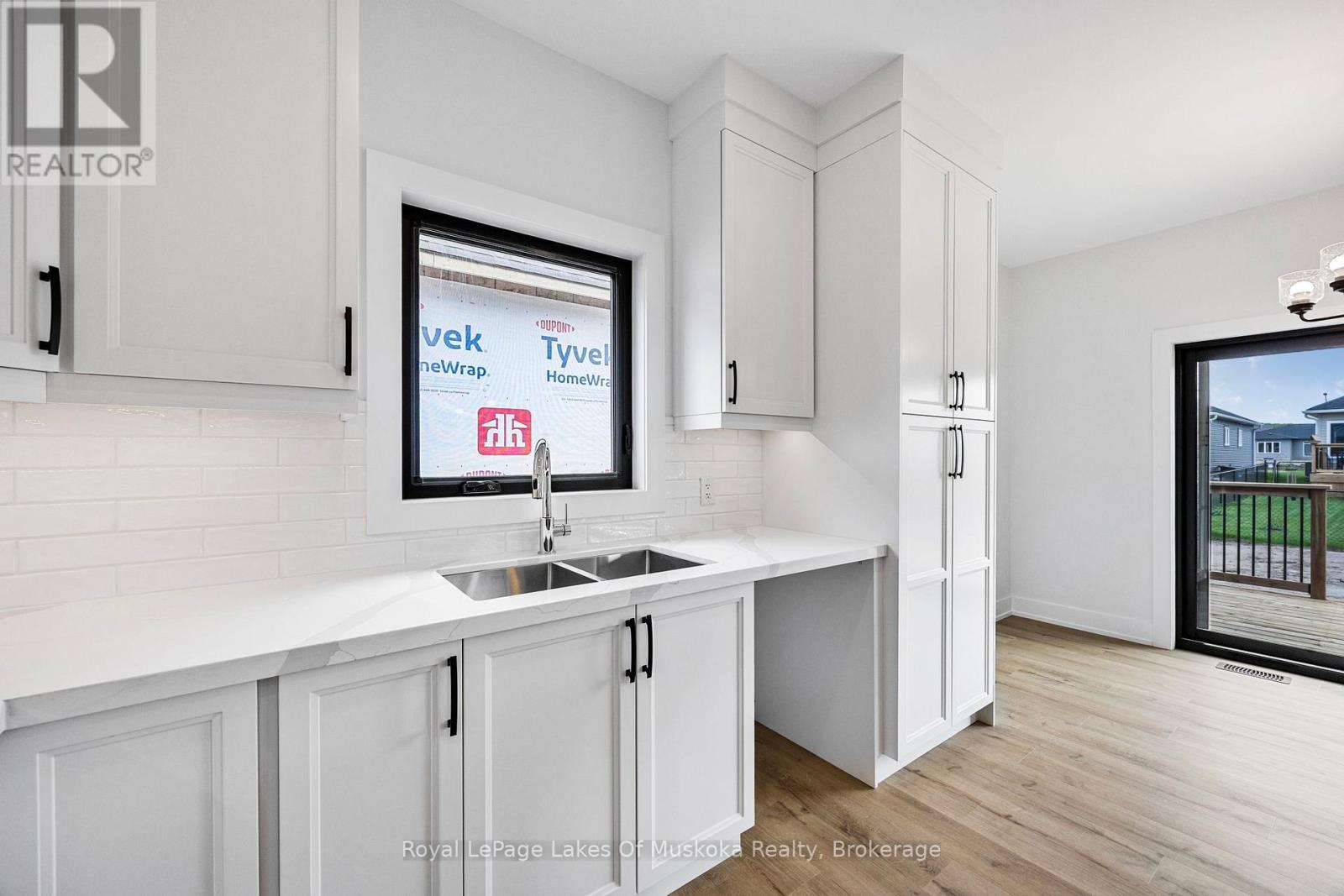 Photo 4 of 126 Brandon Avenue, Severn ON