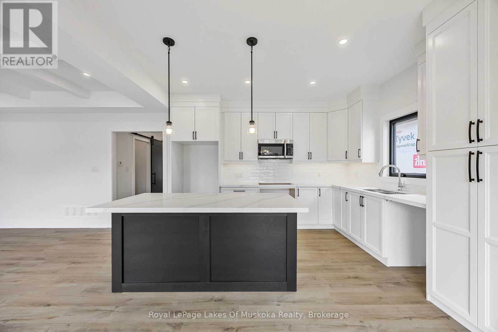 Photo 6 of 126 Brandon Avenue, Severn ON