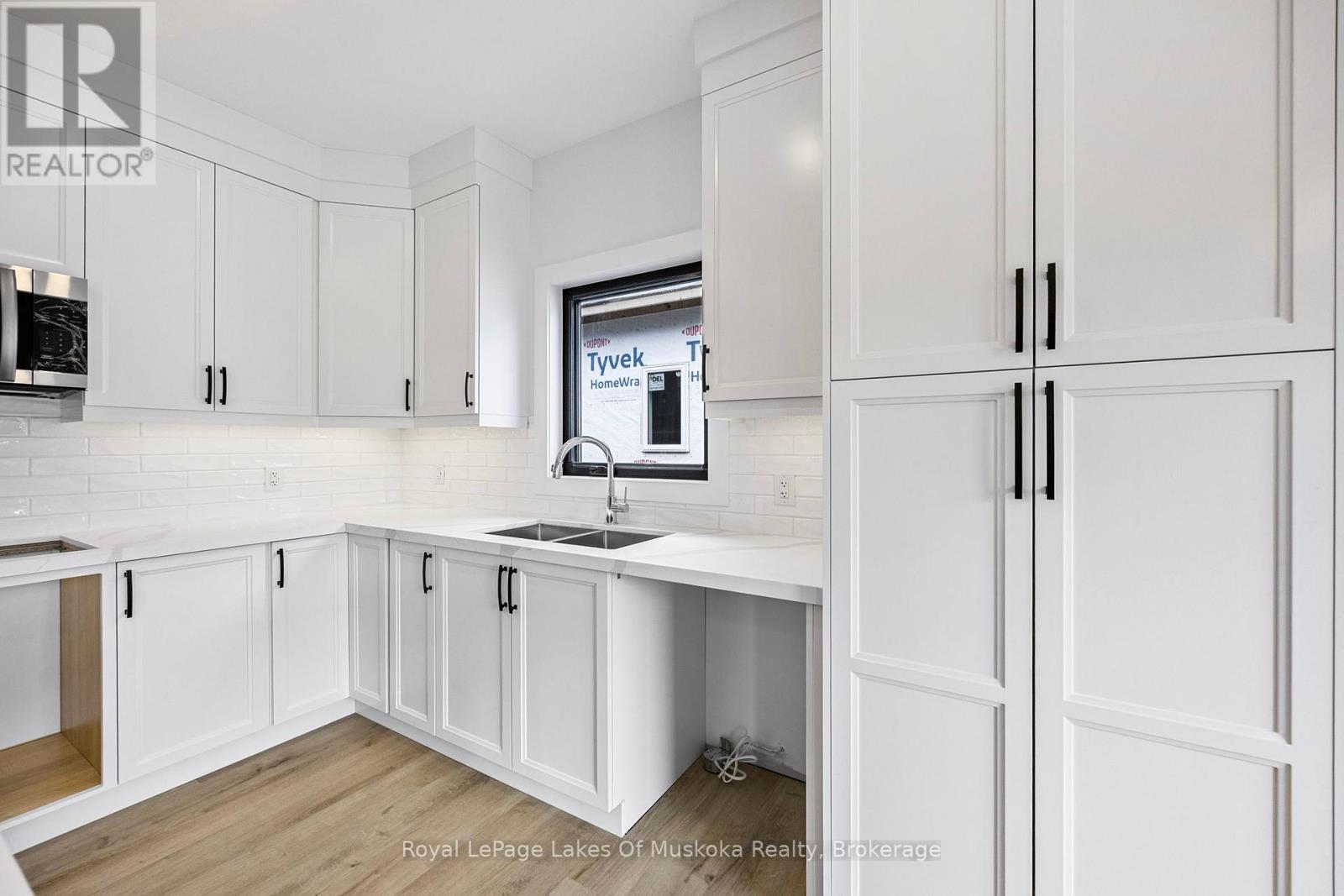Photo 7 of 126 Brandon Avenue, Severn ON