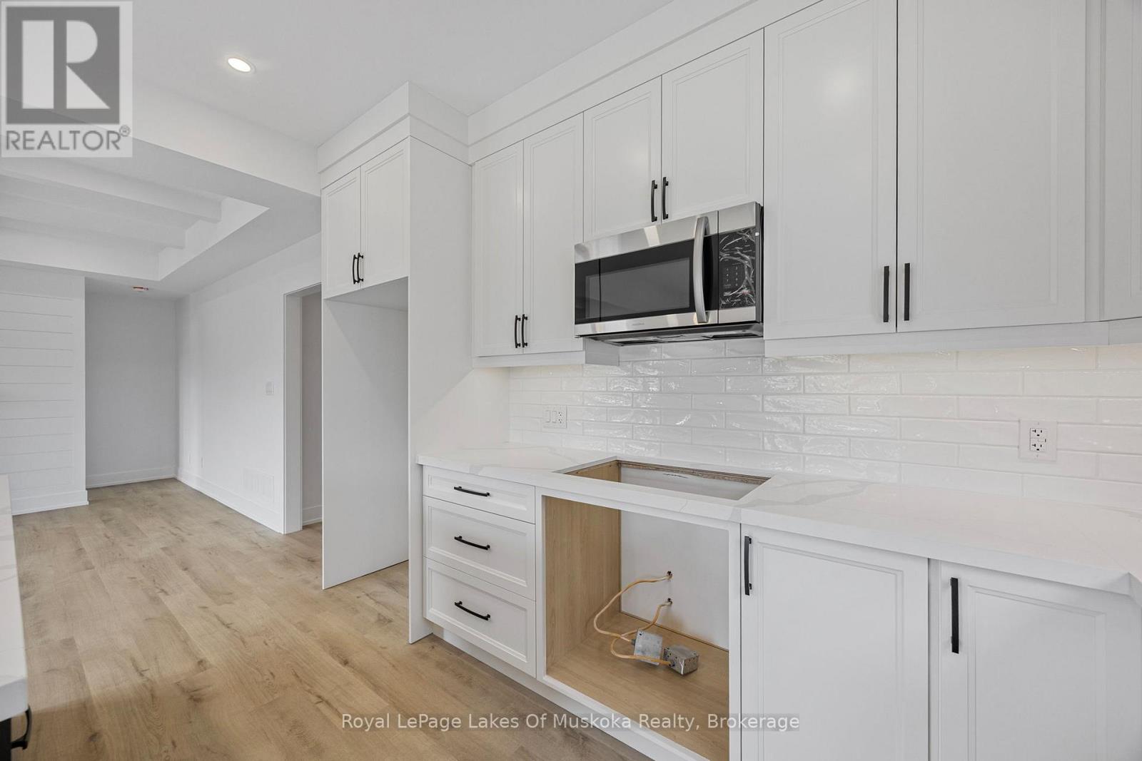 Photo 8 of 126 Brandon Avenue, Severn ON