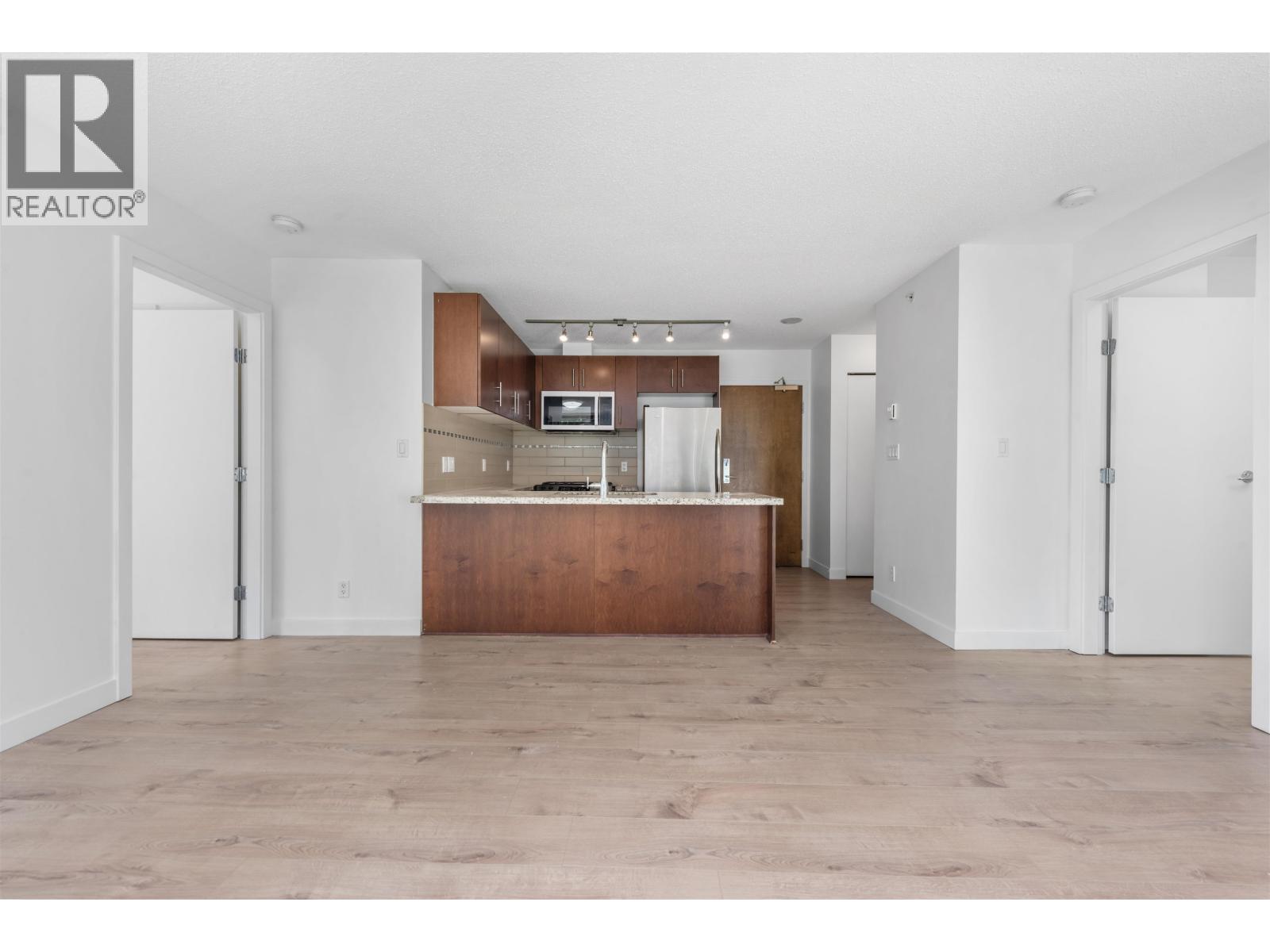 #511-8280 LANSDOWNE Road, Richmond