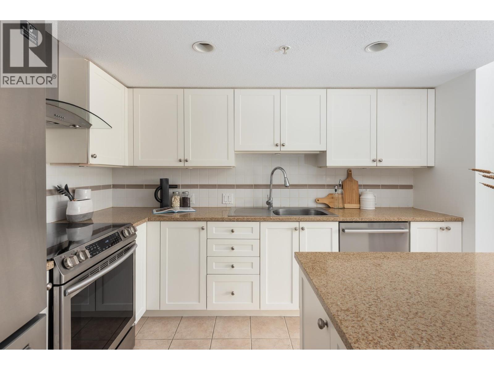 Photo 10 of 202 615 Hamilton Street, New Westminster BC