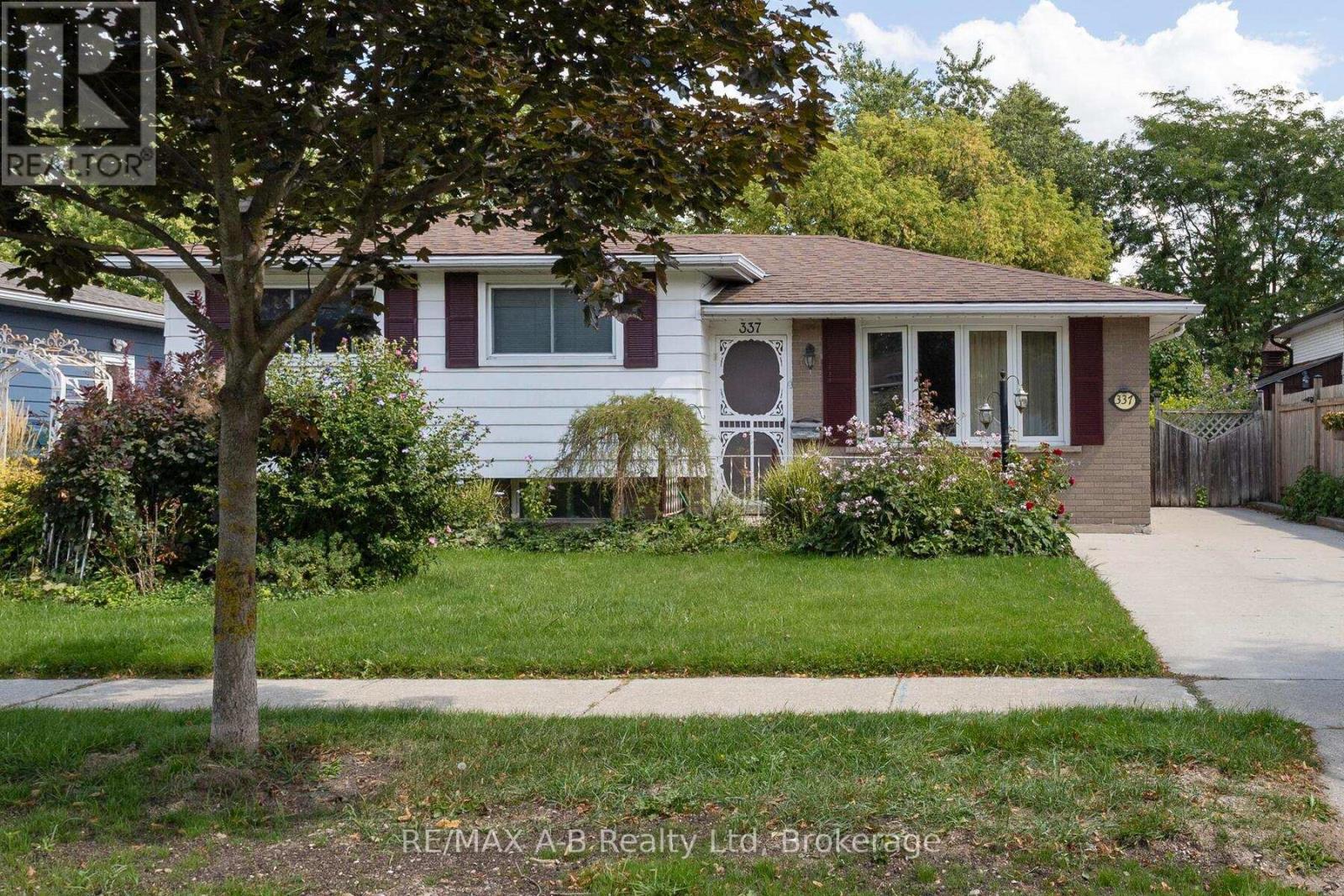 Photo 2 of 337 Willow Street, Stratford ON