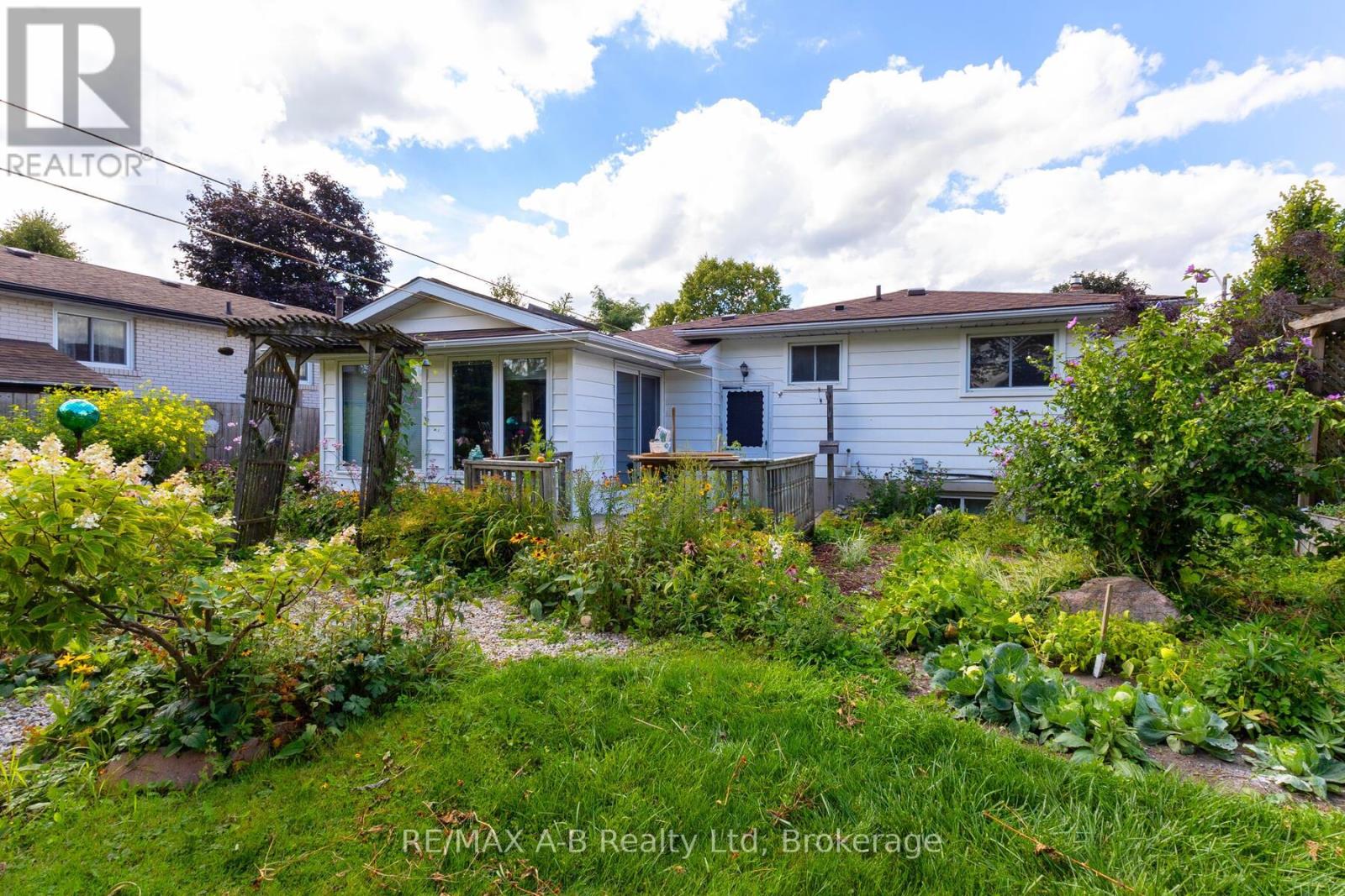 Photo 20 of 337 Willow Street, Stratford ON