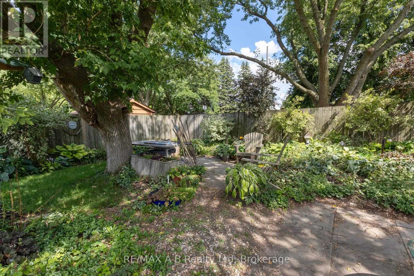 Photo 23 of 337 Willow Street, Stratford ON