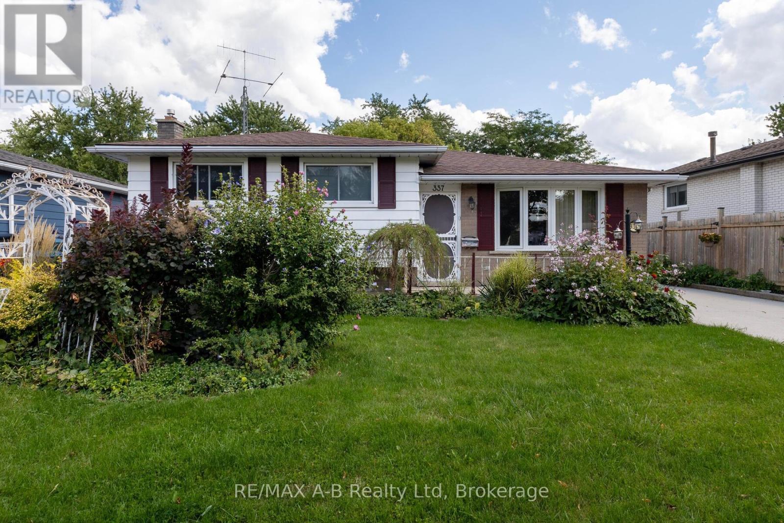 Photo 3 of 337 Willow Street, Stratford ON