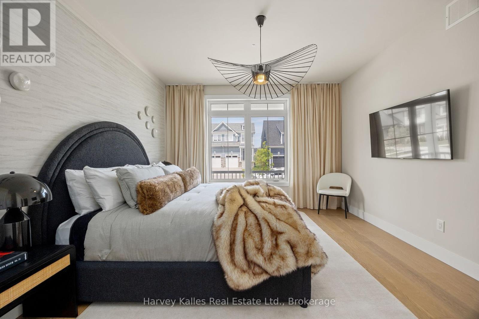 Photo 13 of 113 Black Willow Street, Blue Mountains ON