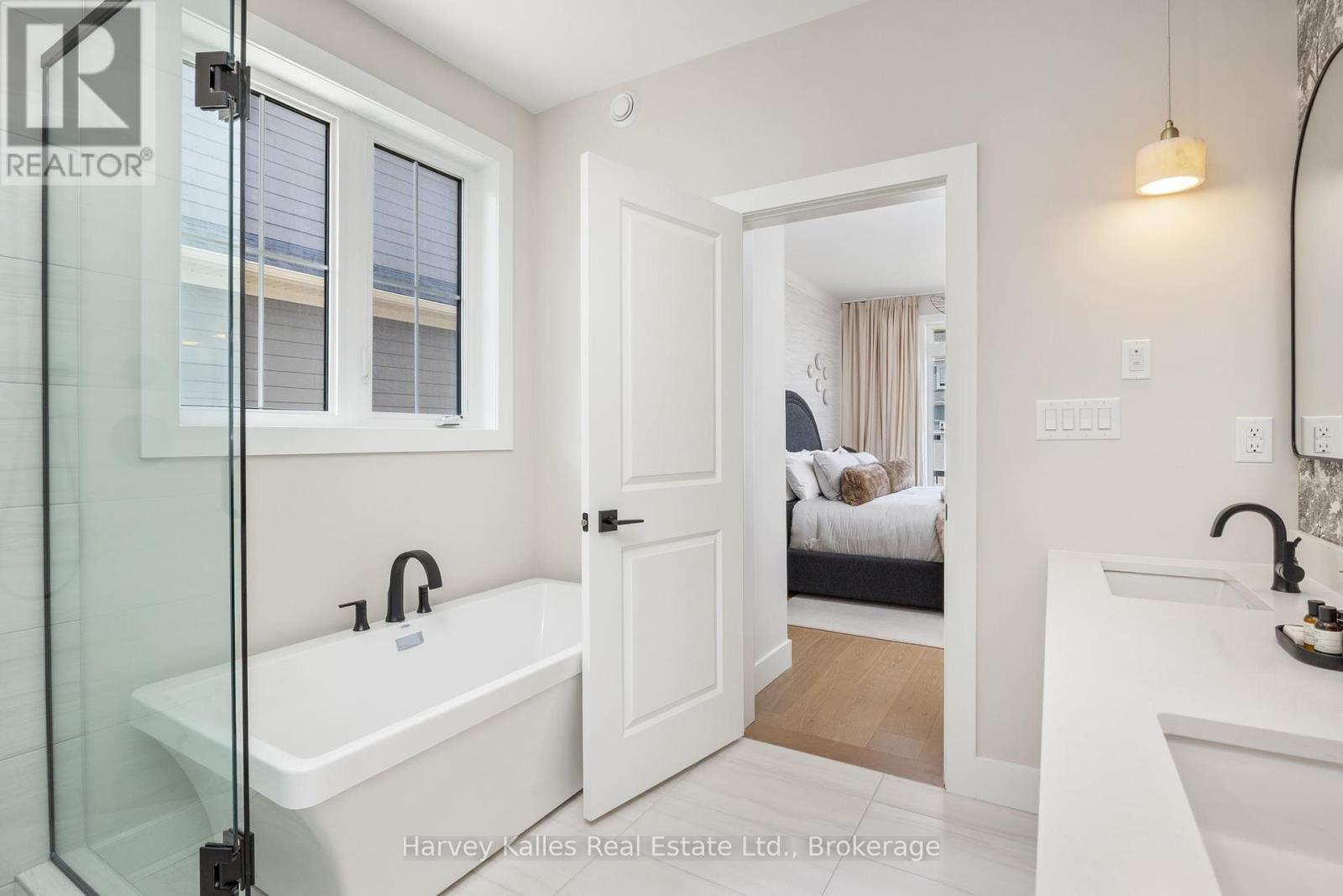Photo 16 of 113 Black Willow Street, Blue Mountains ON