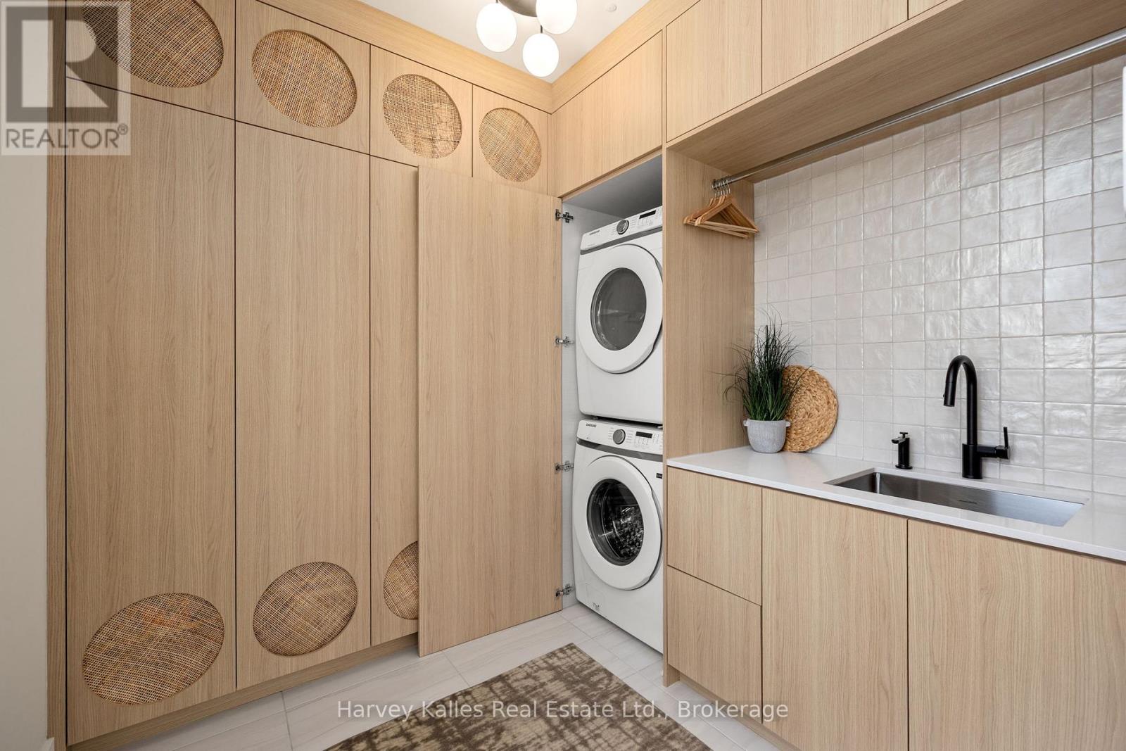 Photo 20 of 113 Black Willow Street, Blue Mountains ON