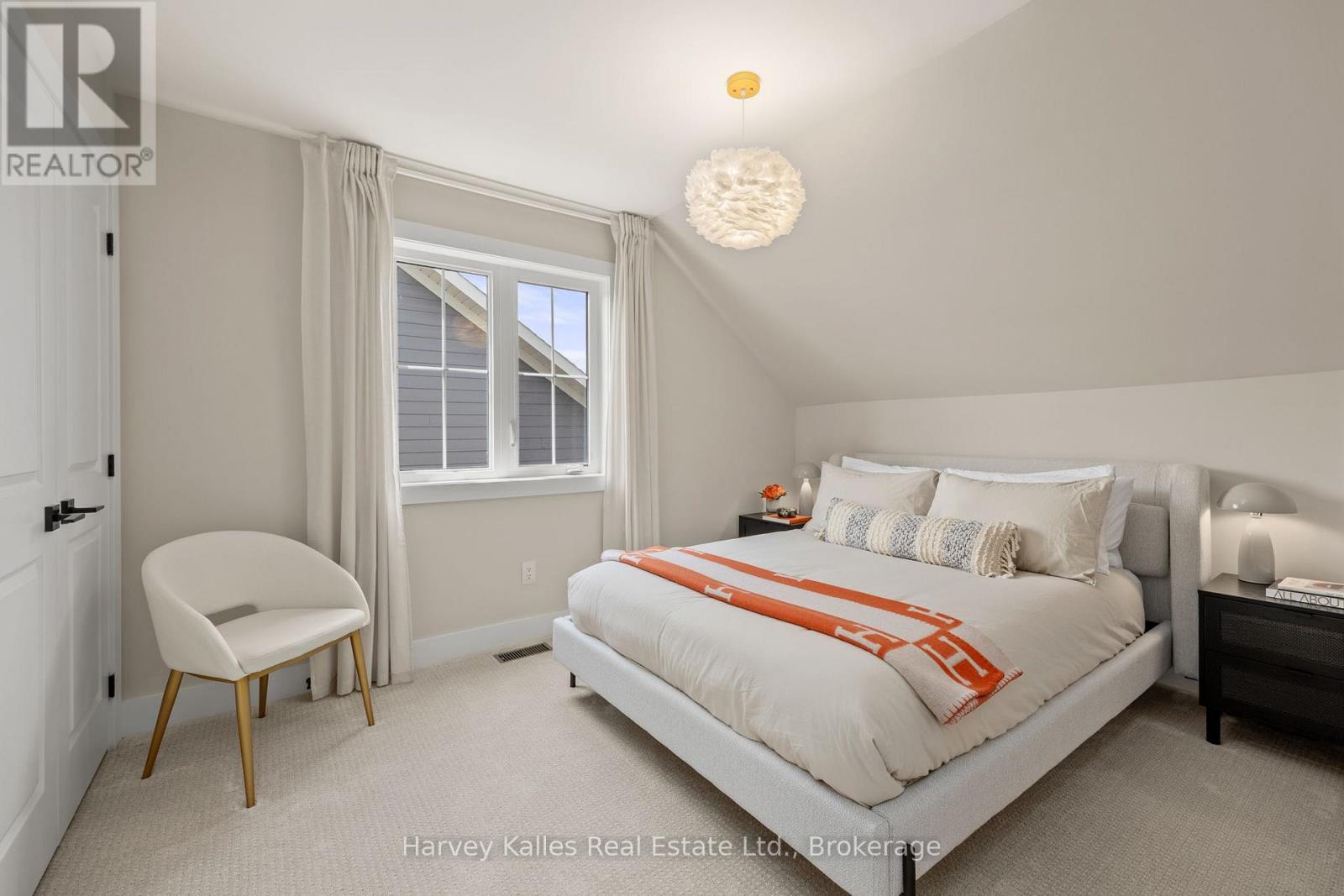 Photo 22 of 113 Black Willow Street, Blue Mountains ON