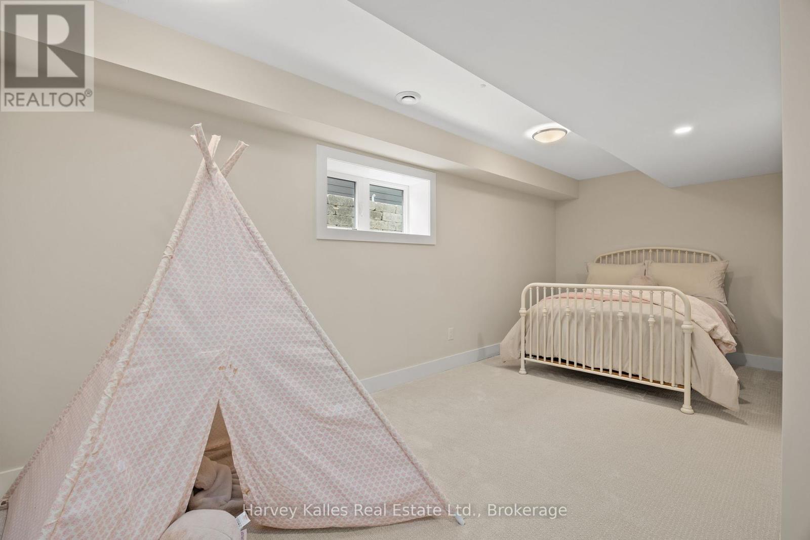 Photo 29 of 113 Black Willow Street, Blue Mountains ON