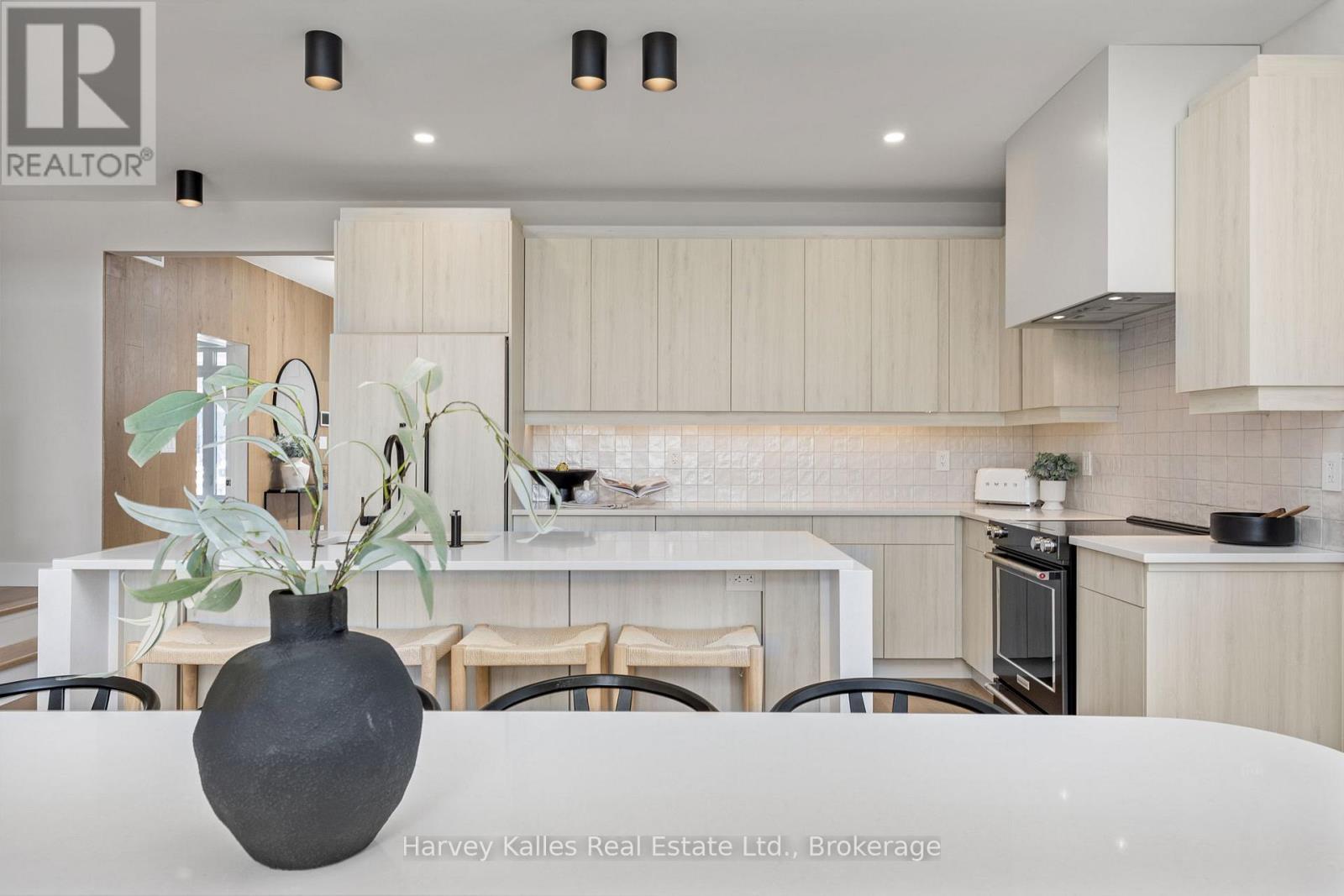 Photo 4 of 113 Black Willow Street, Blue Mountains ON