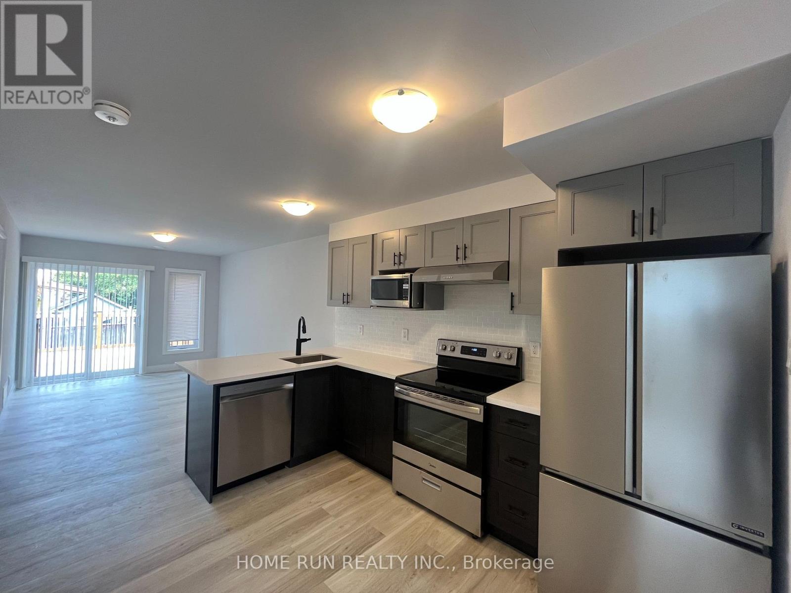 Photo 5 of B 87 Queen Mary Street, Ottawa ON