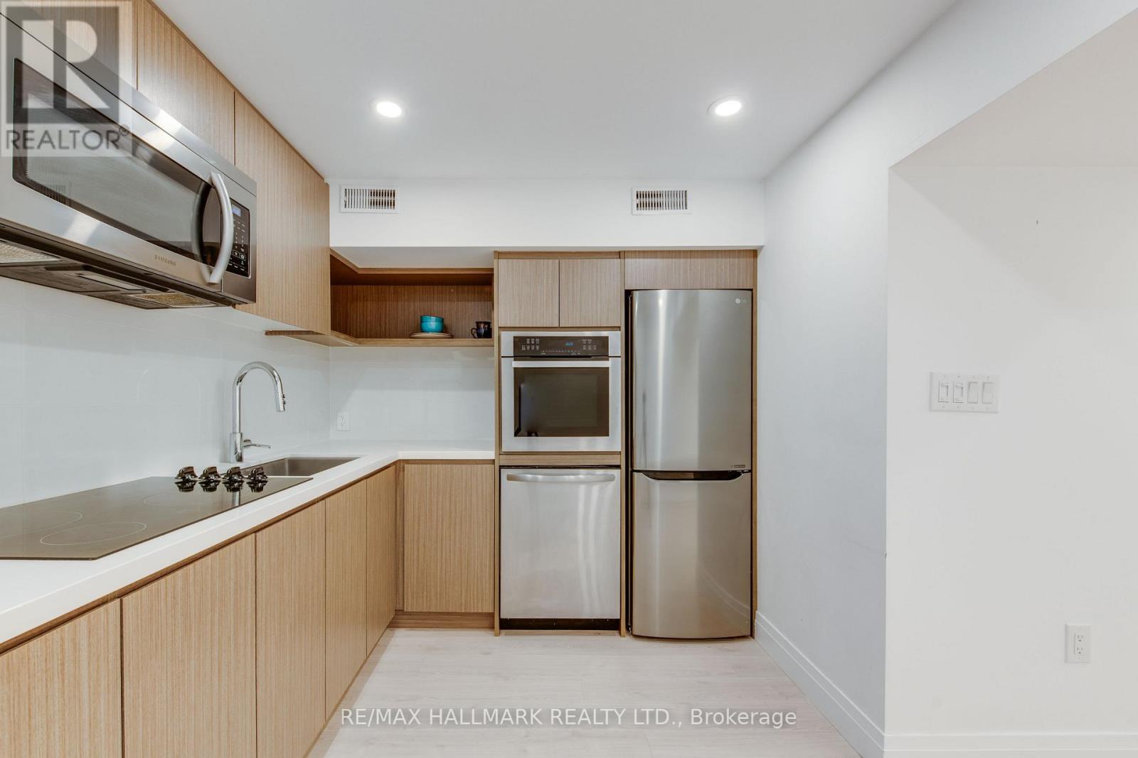 Photo 3 of Lower 210 Parkmount Road, Toronto ON