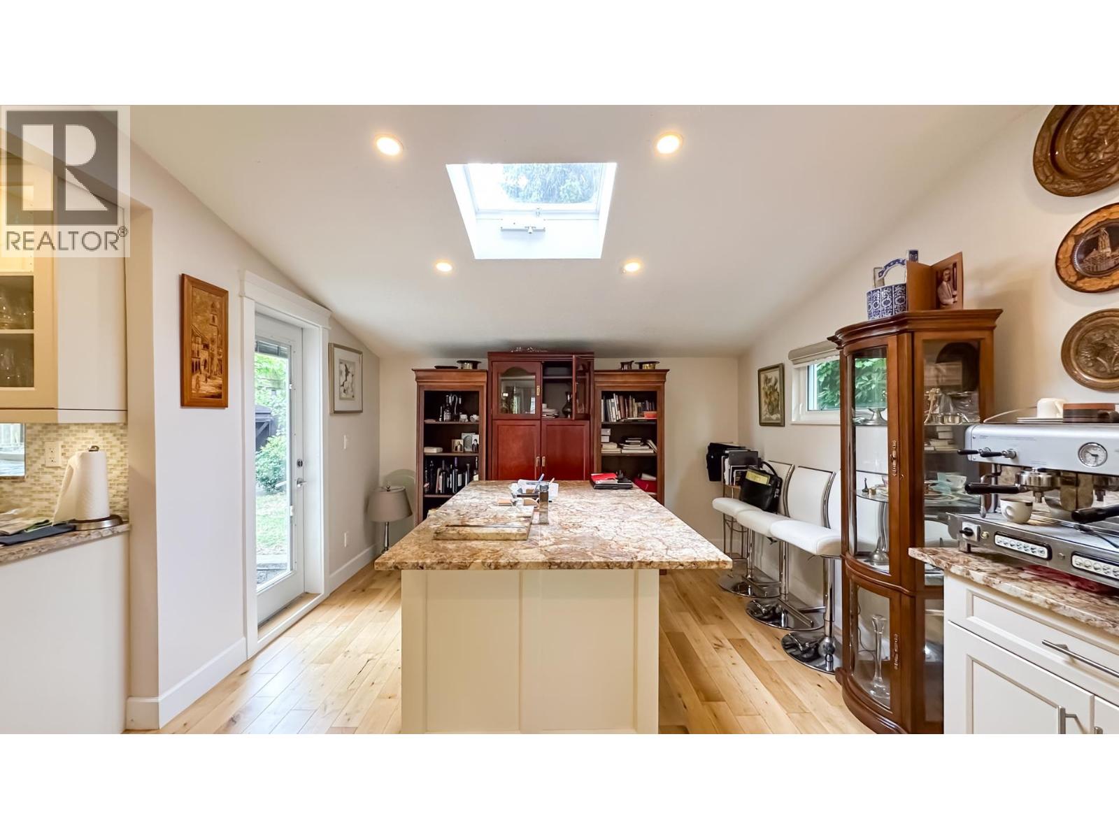 Photo 10 of 880 W 19th Street, North Vancouver BC