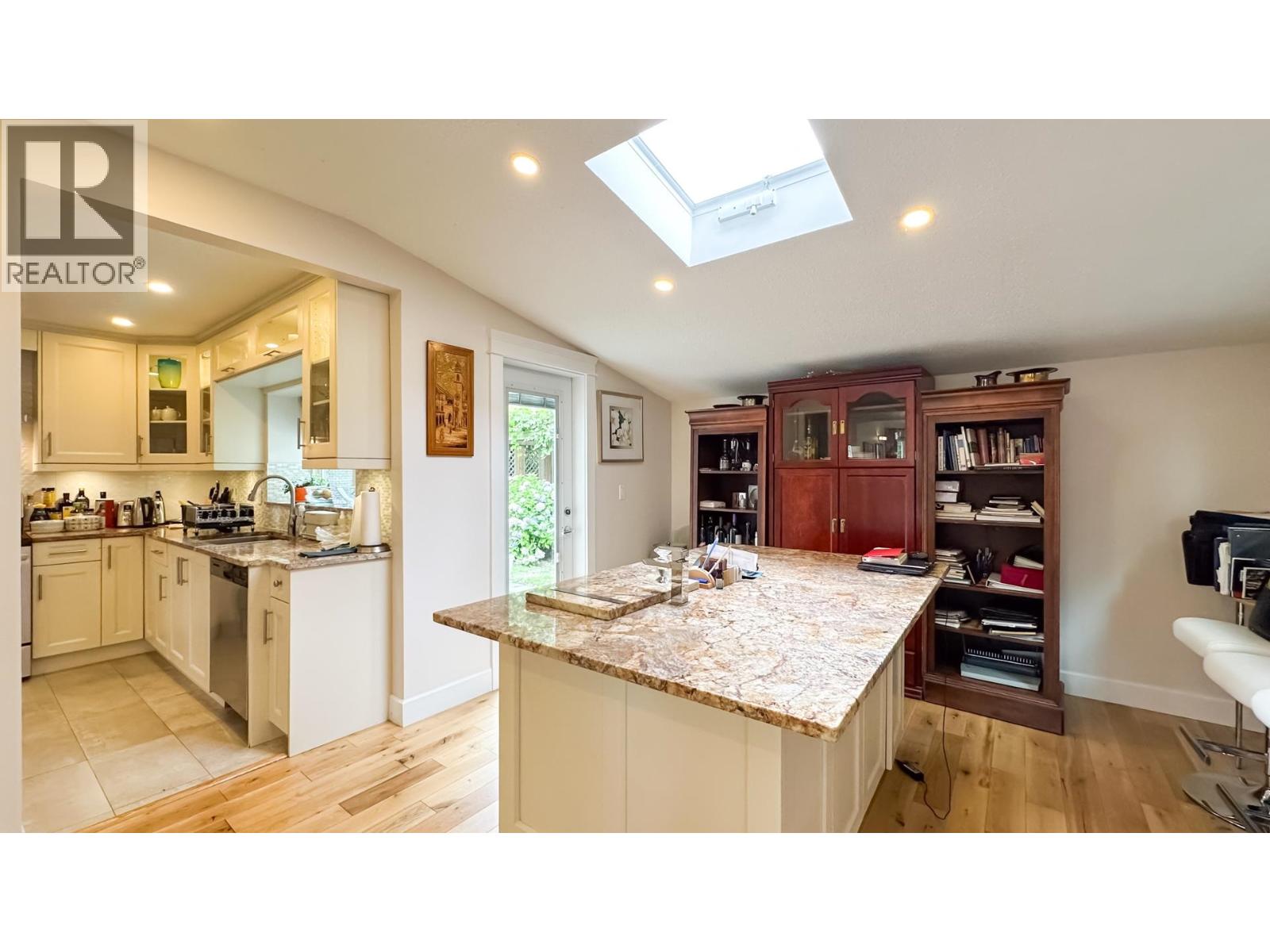 Photo 11 of 880 W 19th Street, North Vancouver BC