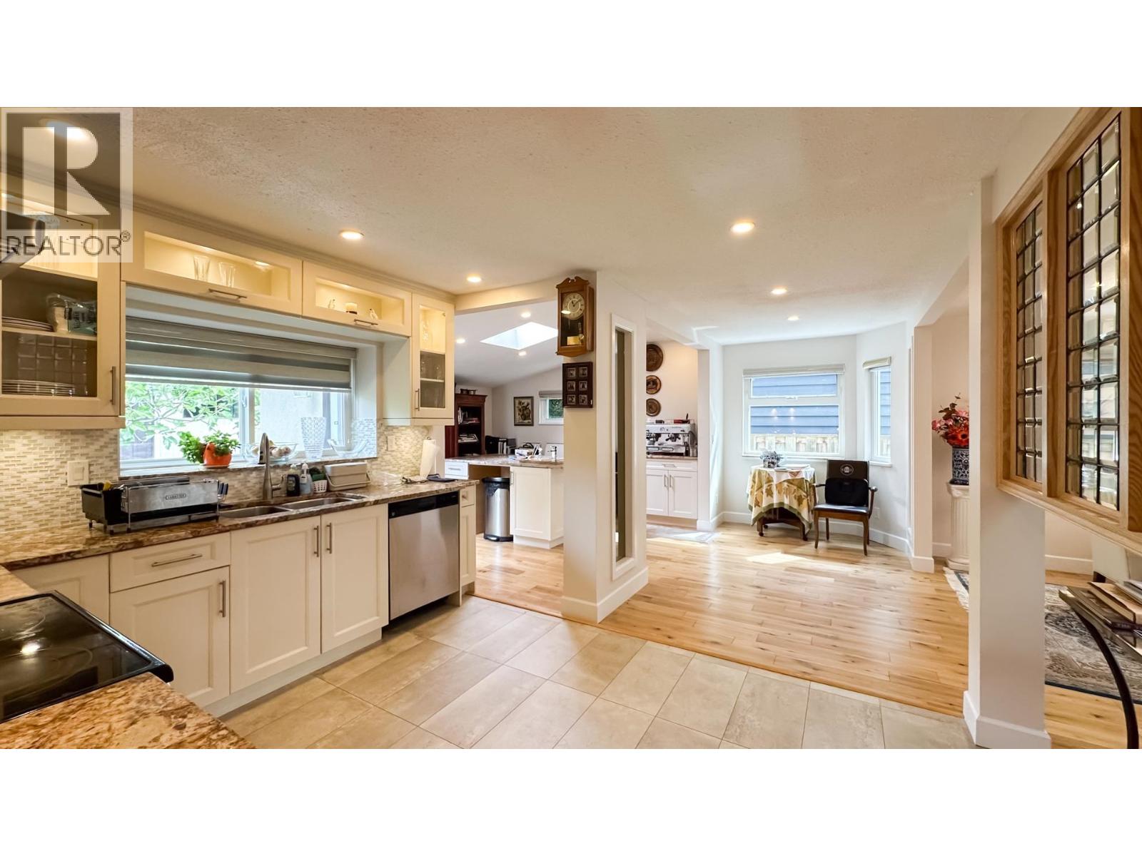 Photo 15 of 880 W 19th Street, North Vancouver BC