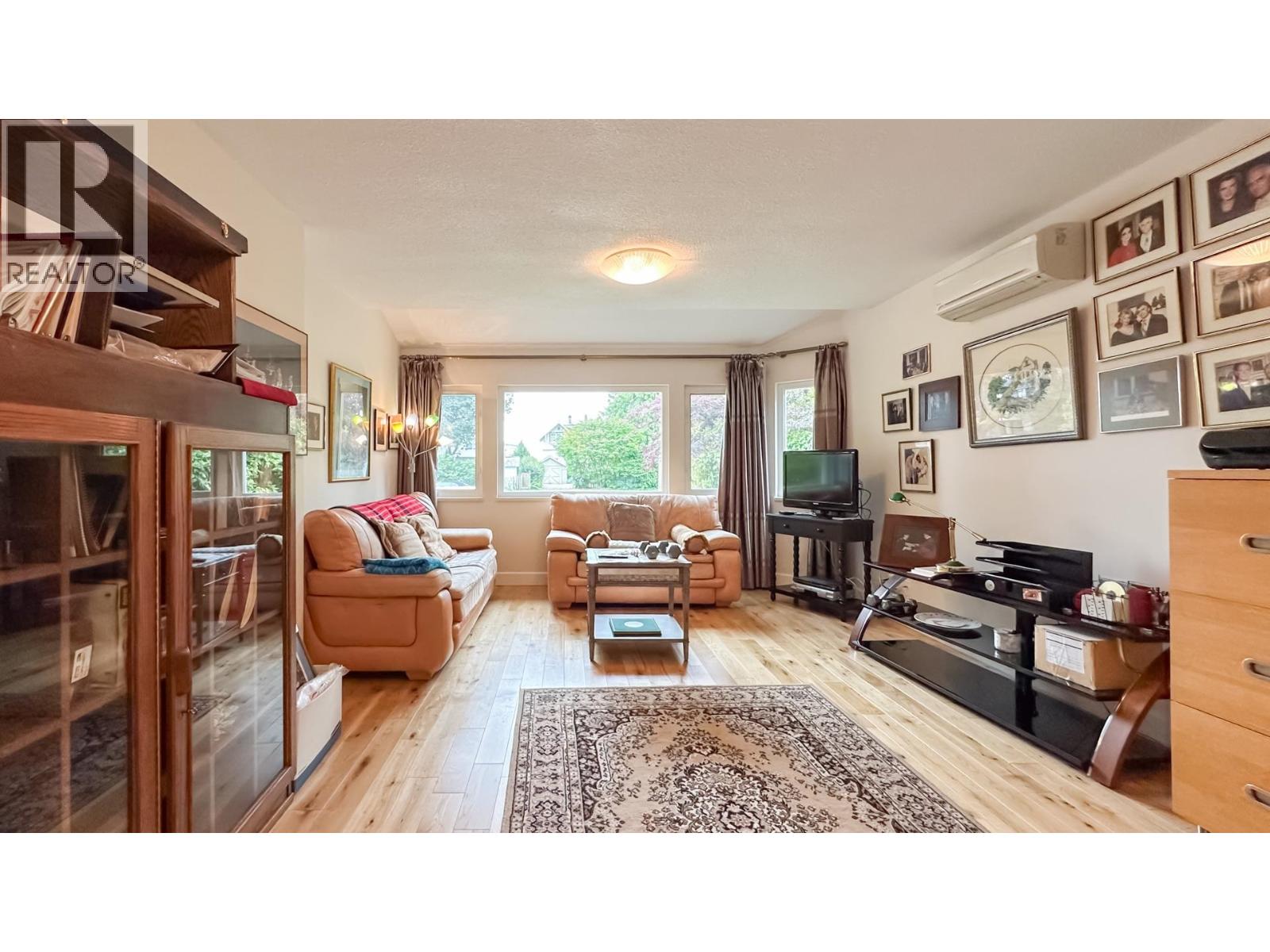 Photo 17 of 880 W 19th Street, North Vancouver BC