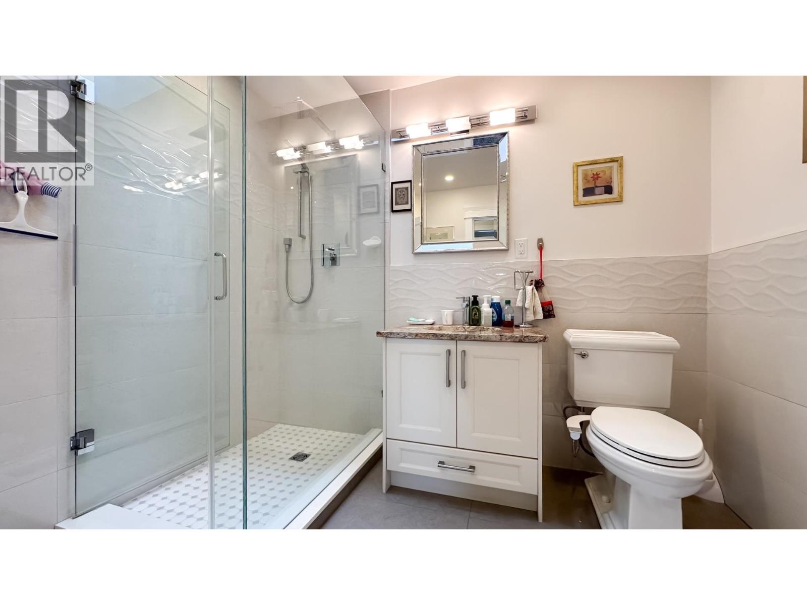 Photo 20 of 880 W 19th Street, North Vancouver BC