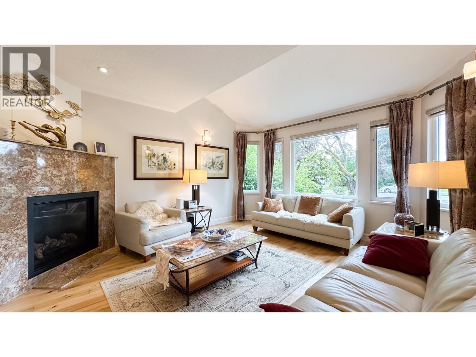 Photo 3 of 880 W 19th Street, North Vancouver BC
