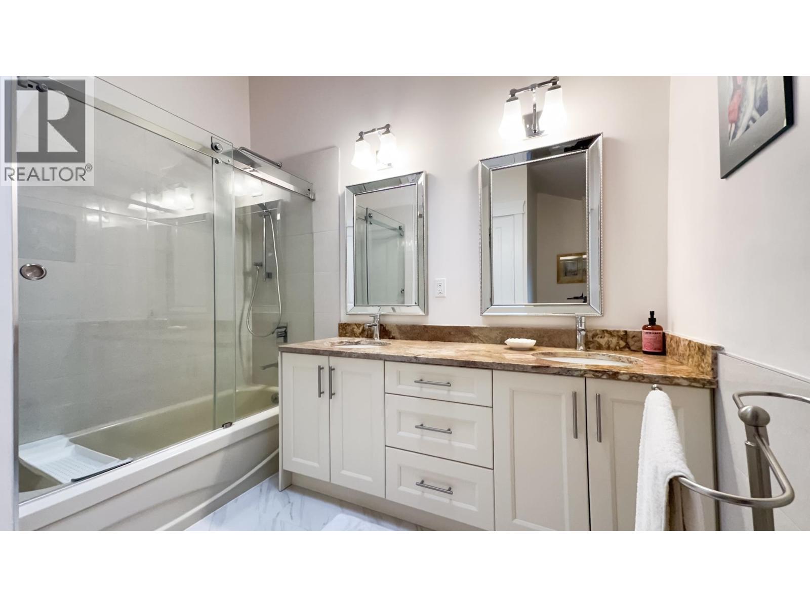 Photo 33 of 880 W 19th Street, North Vancouver BC