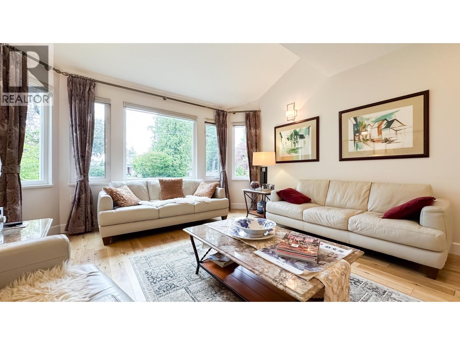Photo 4 of 880 W 19th Street, North Vancouver BC
