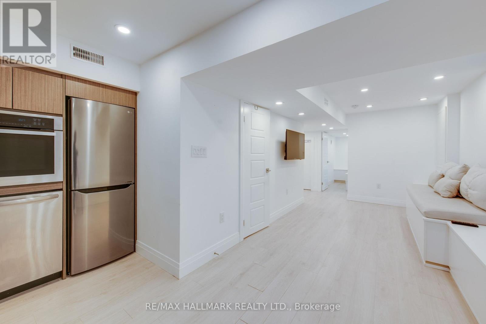 Photo 5 of Lower 210 Parkmount Road, Toronto ON