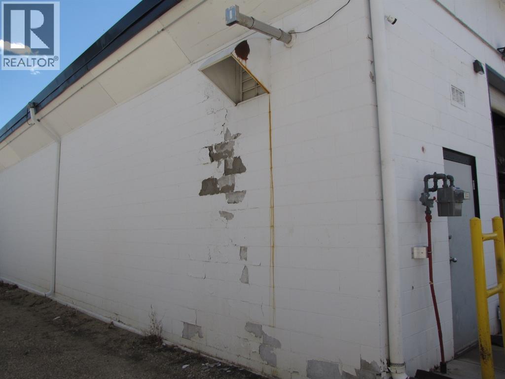 Photo 5 of 9 4676 61 Street, Red Deer AB