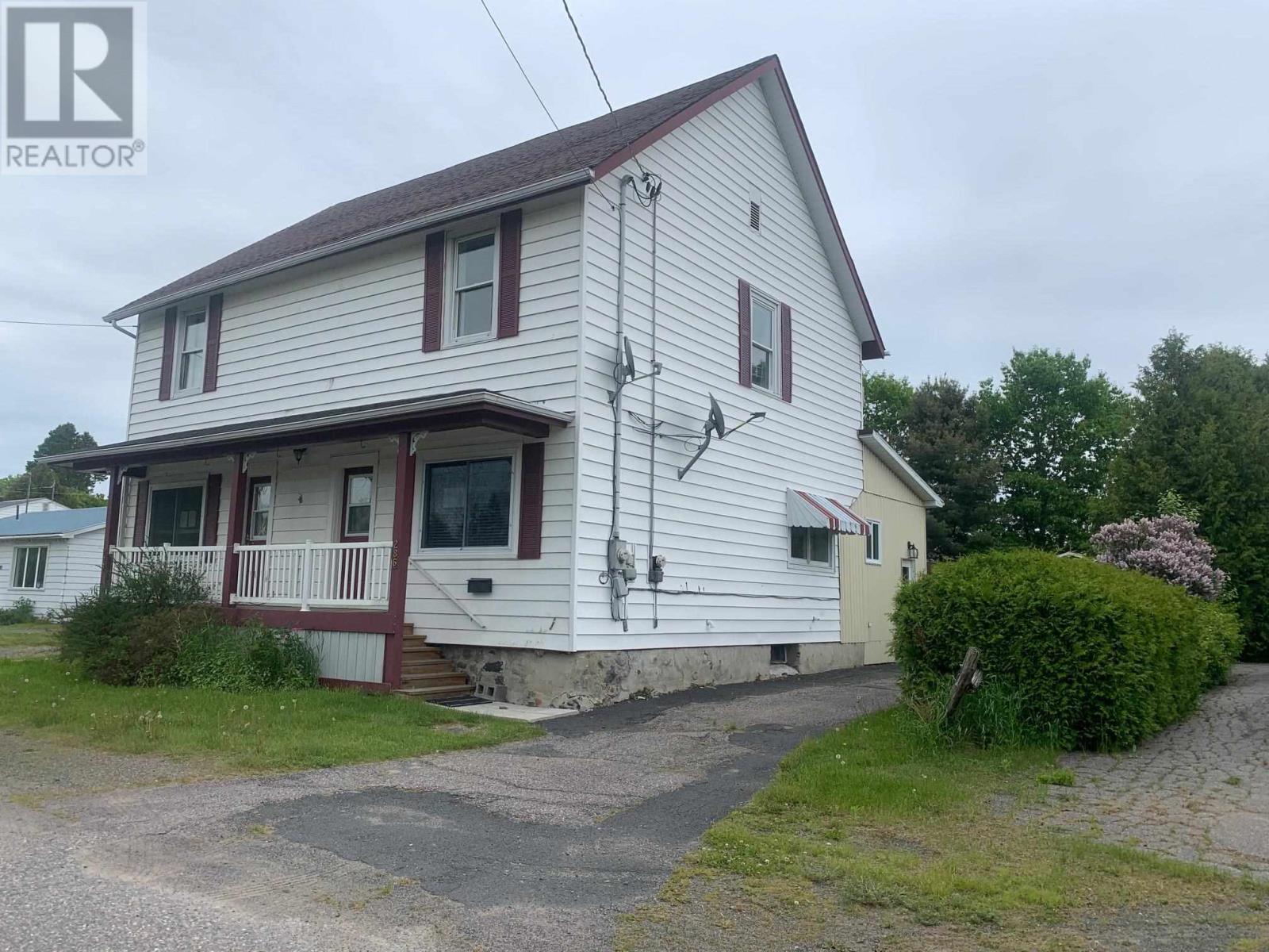 Photo 2 of 286 288 Federation St, Thessalon ON