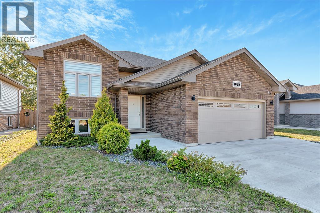 Photo 1 of 1029 Lublin Avenue, Windsor ON