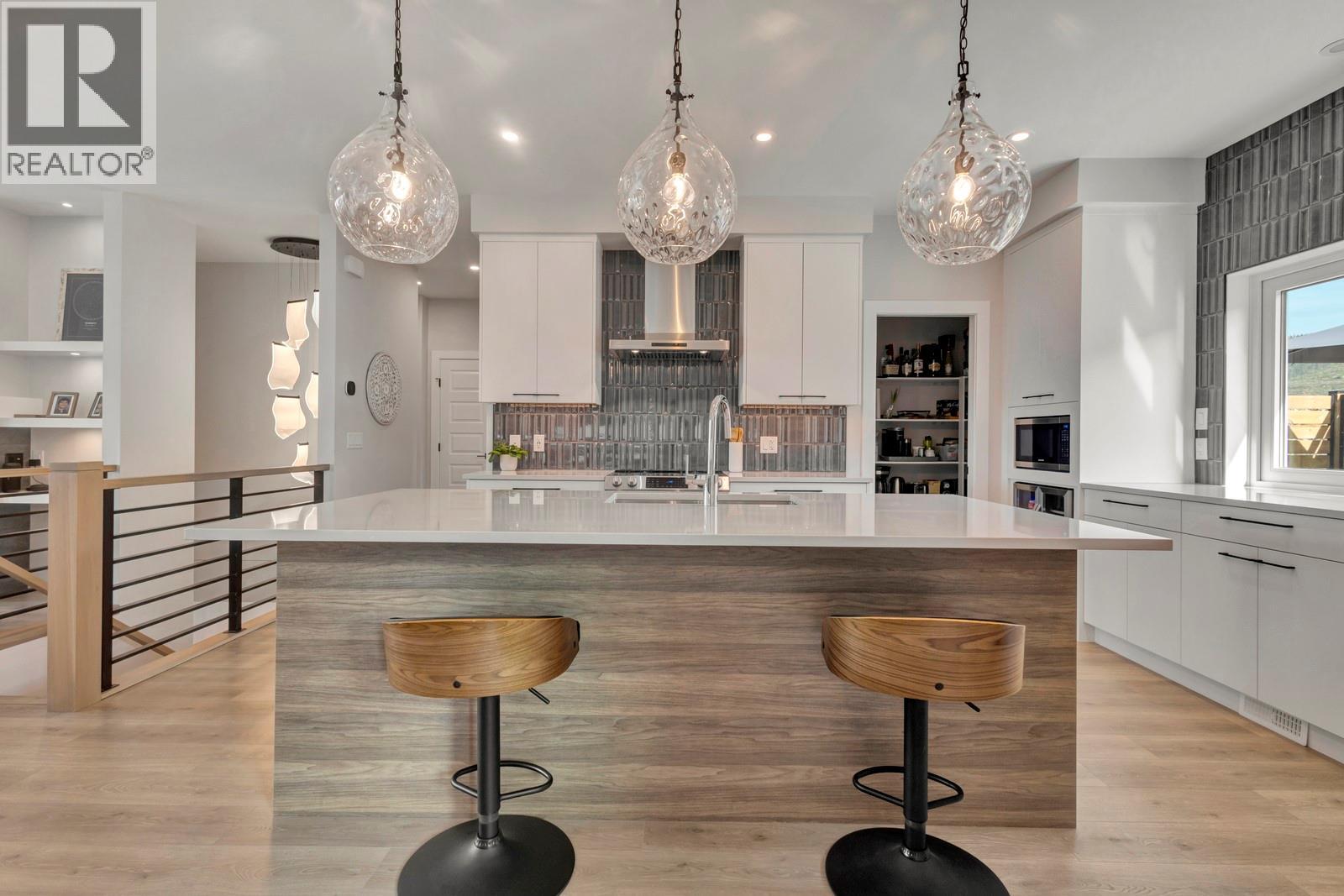 Photo 2 of 1131 Collinson Court, Kelowna BC