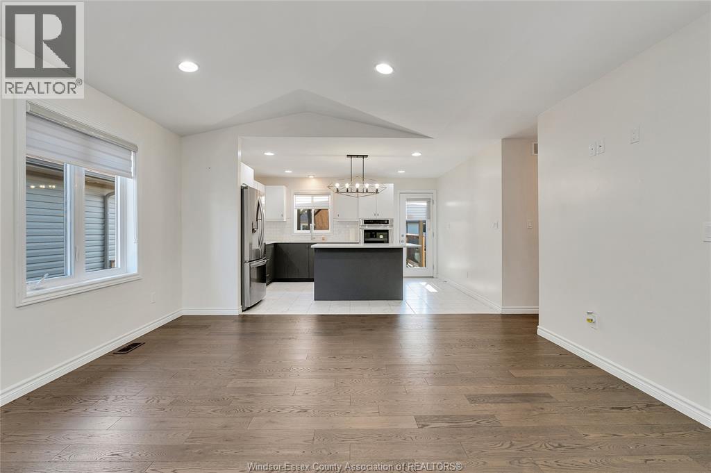 Photo 4 of 1029 Lublin Avenue, Windsor ON