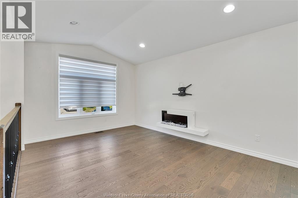 Photo 5 of 1029 Lublin Avenue, Windsor ON