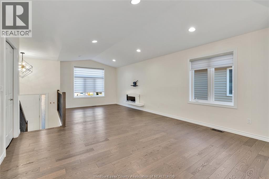 Photo 9 of 1029 Lublin Avenue, Windsor ON
