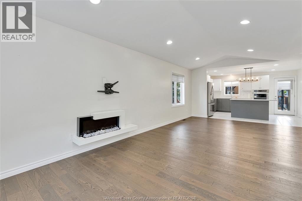 Photo 7 of 1029 Lublin Avenue, Windsor ON