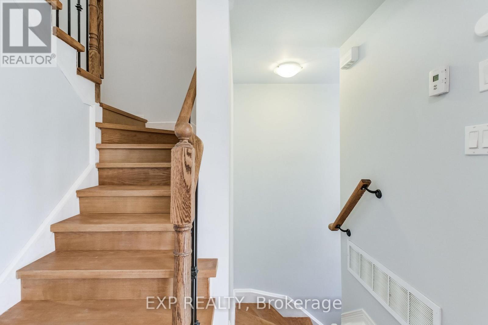 Photo 12 of 60 3250 Bentley Drive, Mississauga ON