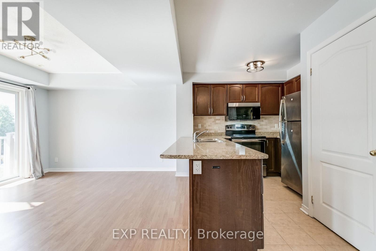 Photo 4 of 60 3250 Bentley Drive, Mississauga ON