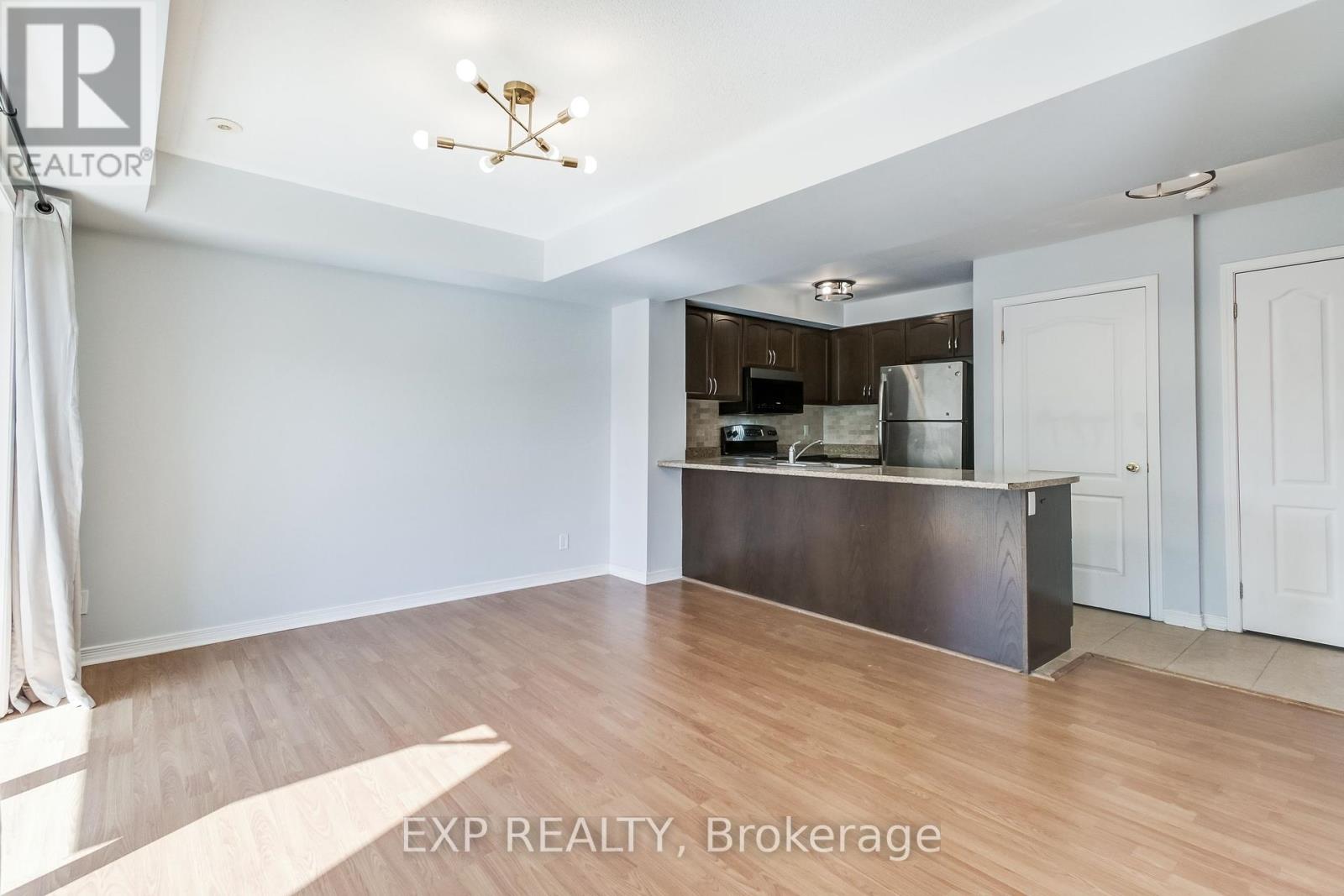Photo 5 of 60 3250 Bentley Drive, Mississauga ON